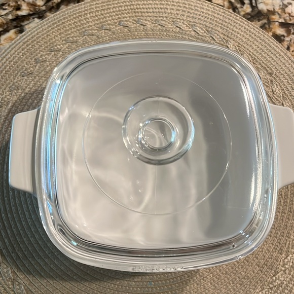 Corningware Shadow Iris 1.5 Liter Dish with lid - Picture 2 of 8